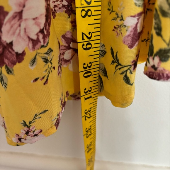 Torrid Size 1 Floral Yellow Challis Smocked 3/4 Sleeve Top - Picture 7 of 8